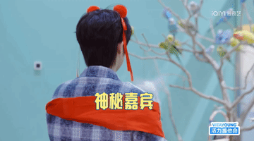 许珑瀚贴脸开大叫牛在在本名 许珑瀚和牛在在见面就整活，贴脸喊出易扬藩，原来这是牛