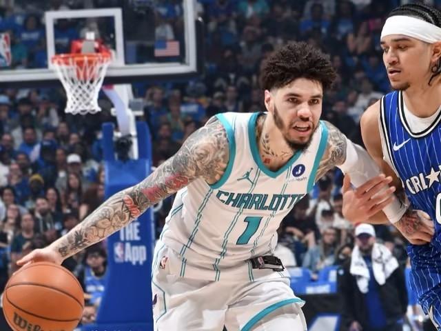 争议中的鲍尔半场灾难，单节封神也难破黄蜂9年不进季后赛的魔咒

北京时间4月18