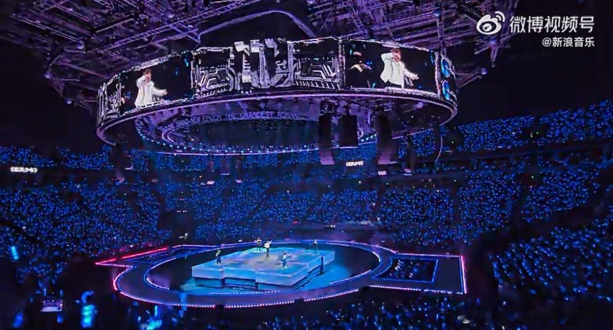 张杰演唱会置景 张杰未LIVE巡回演唱会 奔着张杰歌声而去，却邂逅科幻大秀！洛希