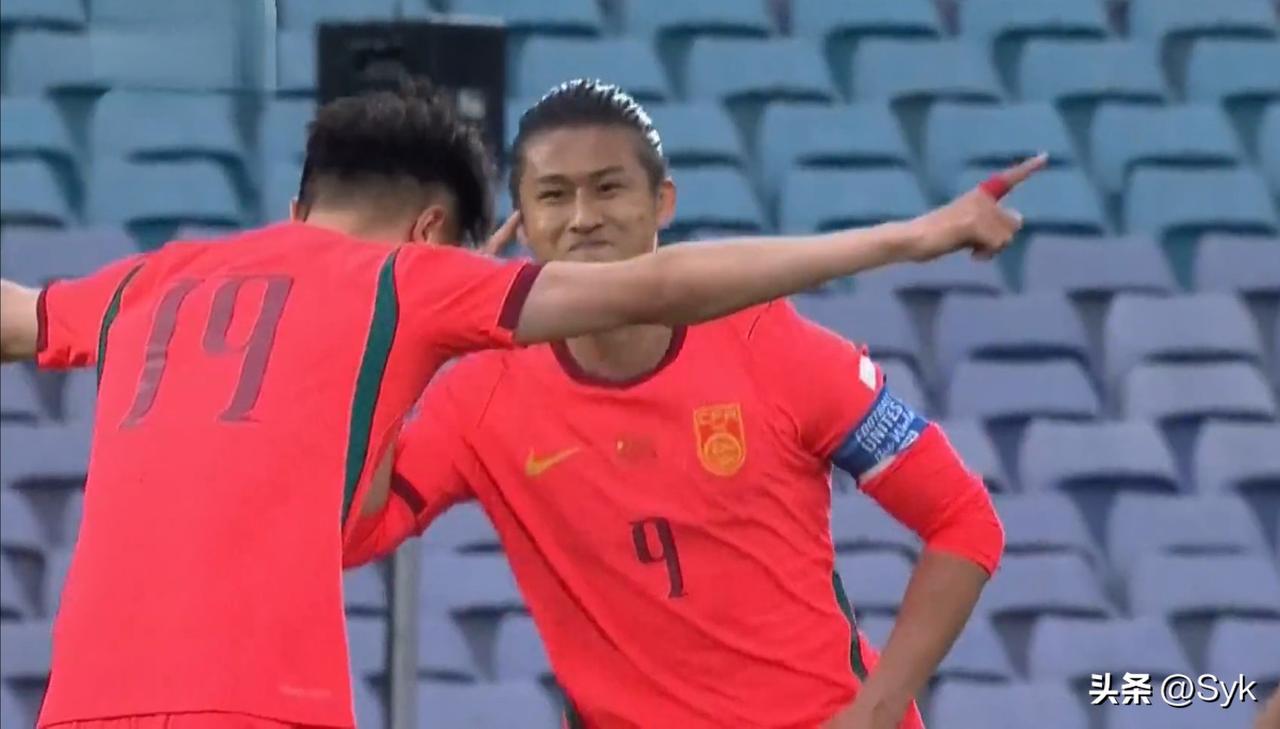 邵佳一首秀100分，国足给力！2-0完胜库拉索，给咱中国足球长脸！
 
北京时间