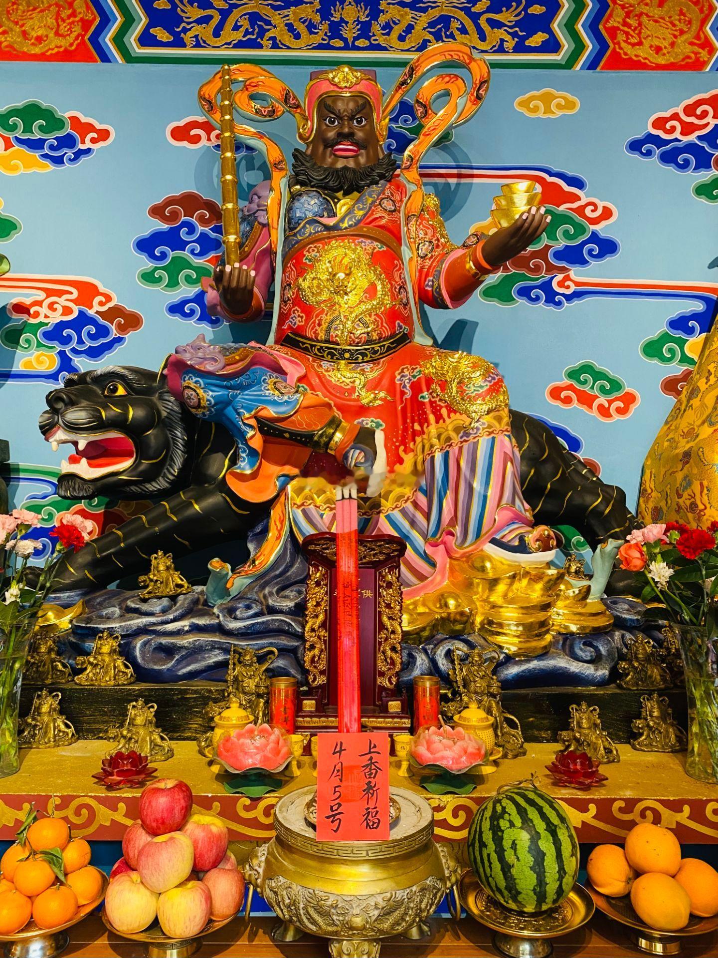 今日又是一个好运日，点赞沾运，3月31号师父在财神殿为众粉加持福慧财运[作揖]（