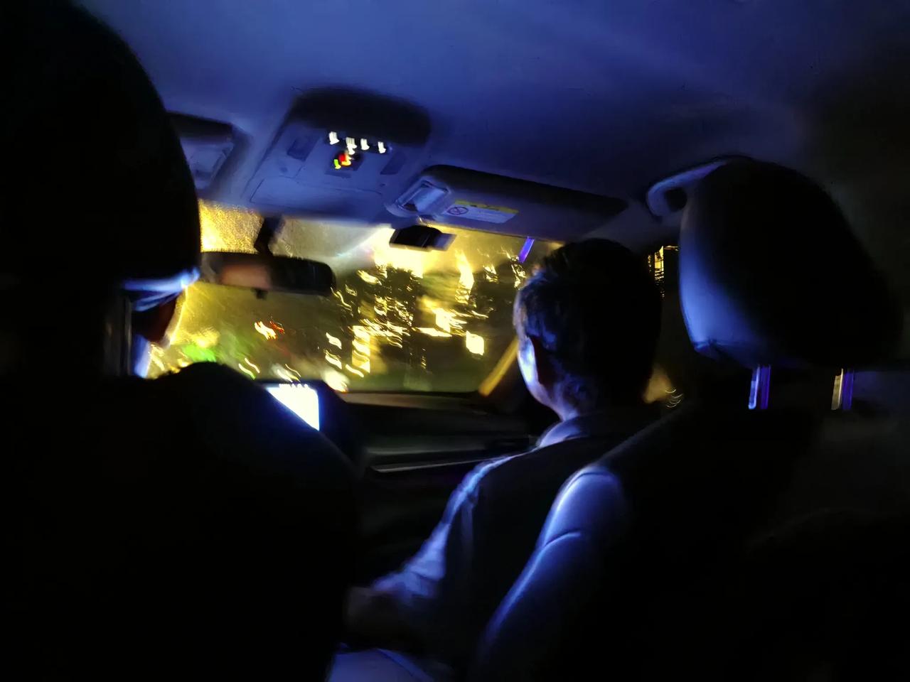反正我是要喝酒d
今天35℃高温
纠结再三
还是没有骑行
晚上喝酒
明天六点半骑