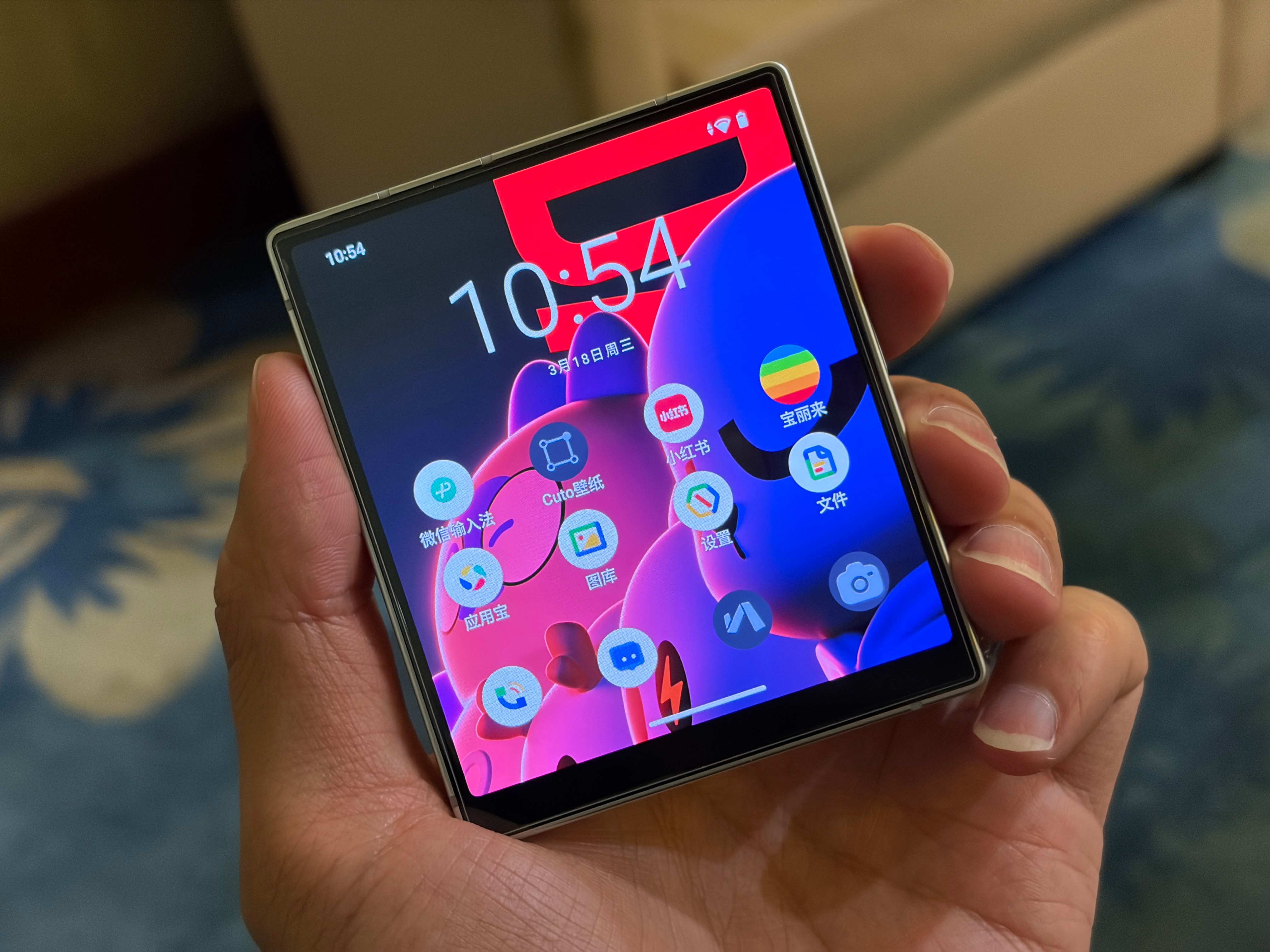 摸了一下的ikko MindOne Pro，确实很有意思，小小的，回头率非常高，