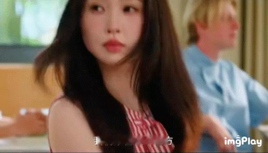 虞书欣的wink，大家能get吗？双轨男女主草莓翻面吻唇享30秒