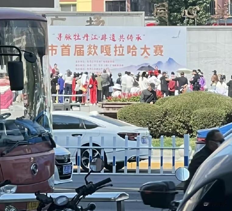 全网呼叫东北人，快看看这个活动你能不能得冠军，好多人评论说，嘎拉哈认识，前面那个