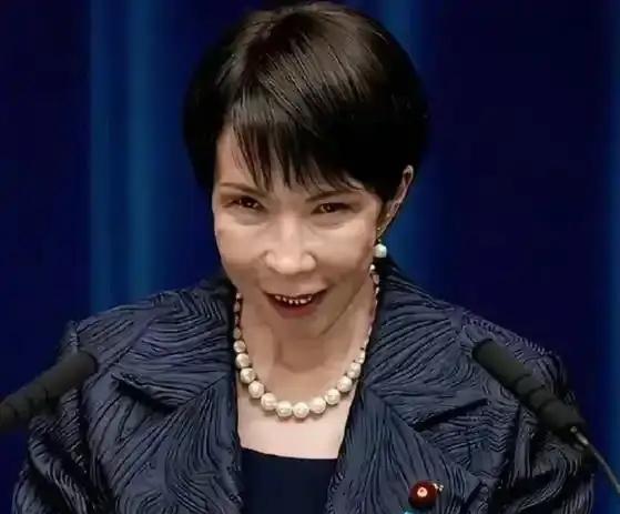 一根从军国主义坟墓里递出的树枝，今天被包装成了日本首相的“春祭礼”。

4月21