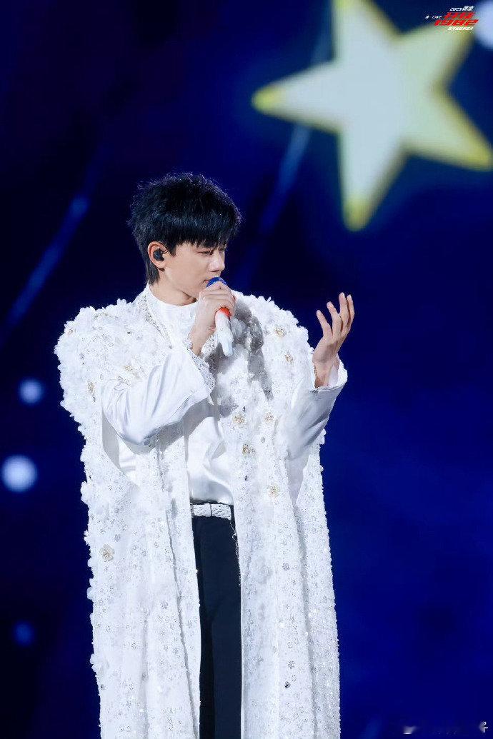   谁被张杰的声音戳中了！通透明亮+治愈拥抱感，高音力量感拉满，爱了爱了～ 