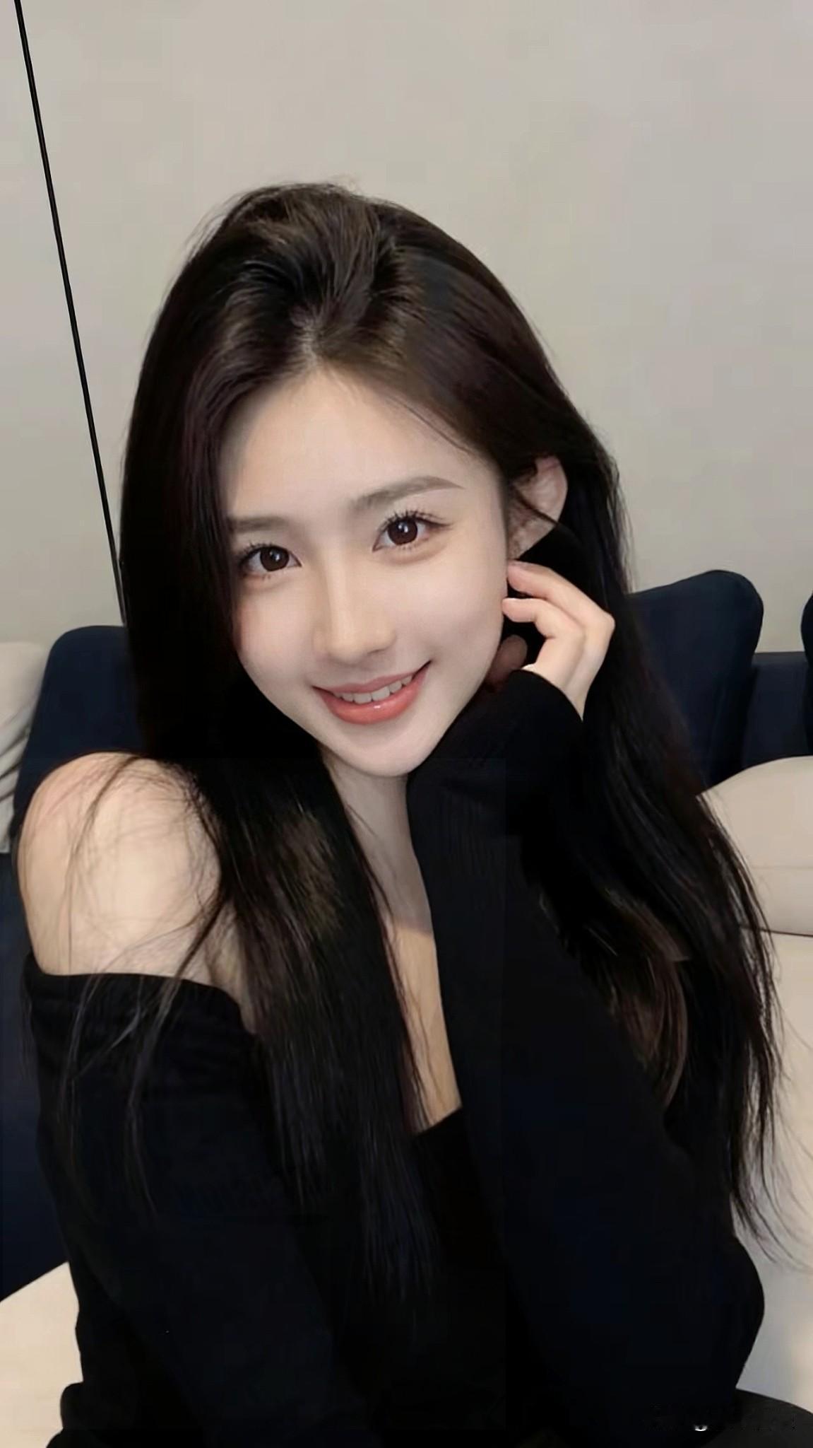 黑发红唇自带风情，温柔甜笑超迷人，优雅气质扑面而来～分享阳光下随手拍的照片 分享