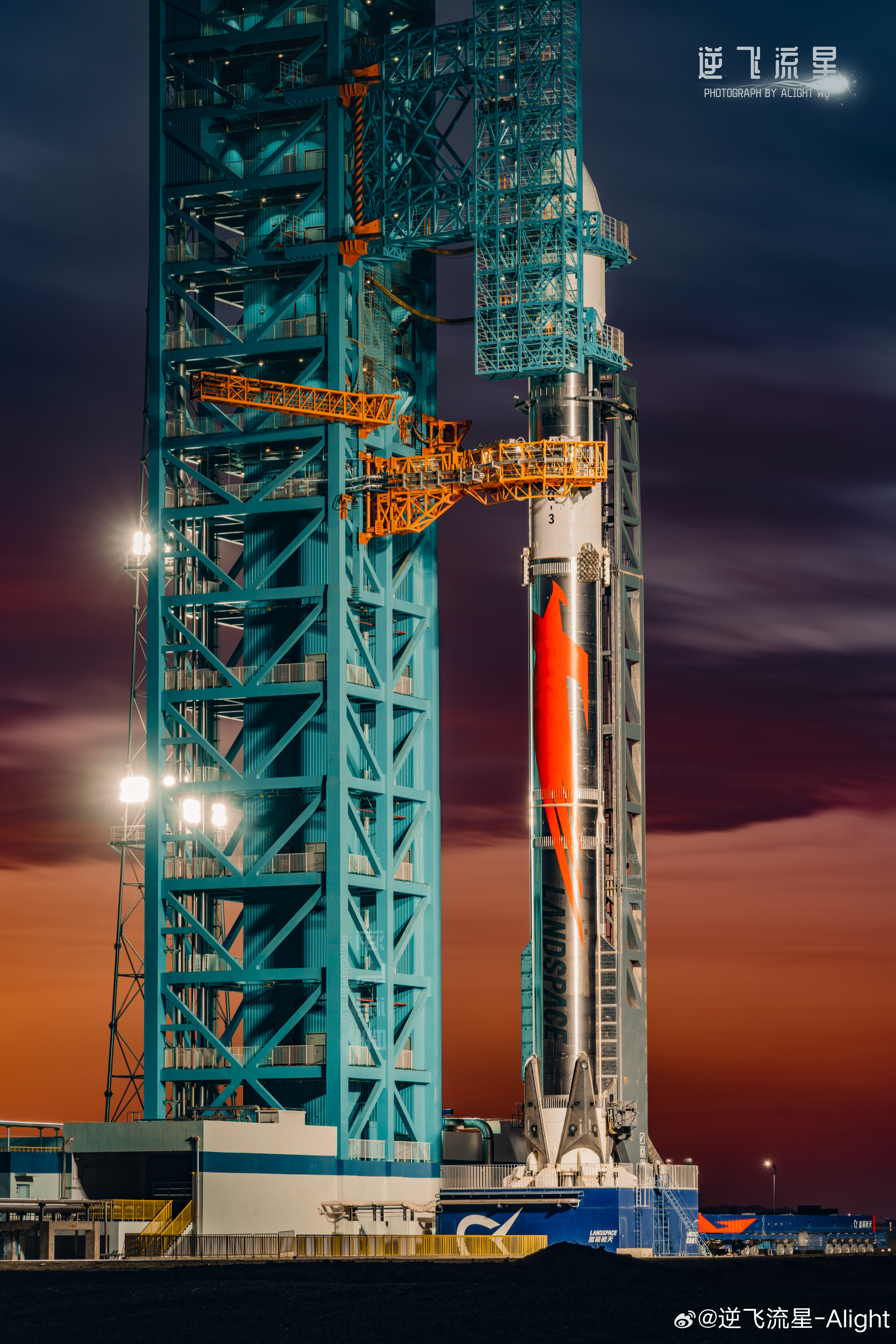 96B的傍晚很灿烂！朱雀三号上微博之夜了