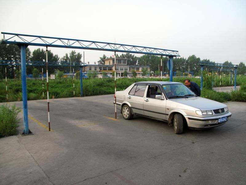 说说当年驾校的事情吧。
2007年，考驾照，
那个时候驾校的教练态度非常的不好，