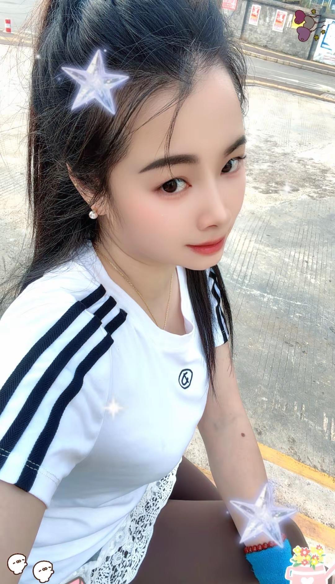 运动女孩热爱生活，热爱运动