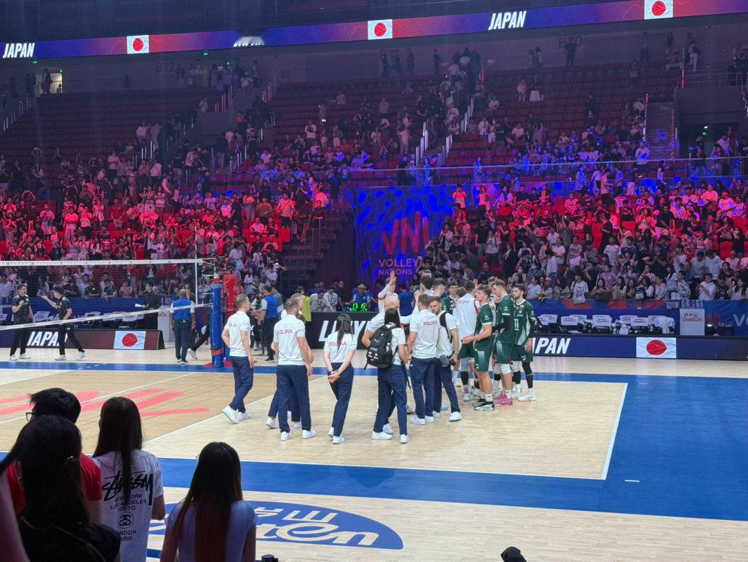 小日子3-2险胜波兰🇵🇱男排，波兰除了希利夫卡，其他有些都是替补的替补了，小