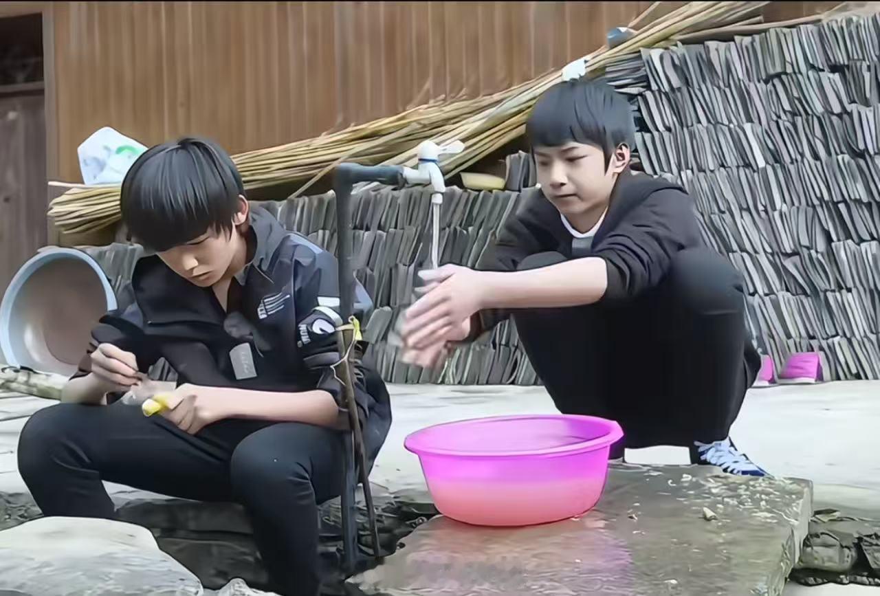 刘耀文干活利索地像我姥哈哈，刘耀文小时候干活利索地像我姥刘耀文小时候干活利索地像