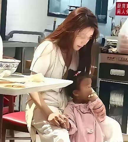这两天涉外婚育的话题吵爆了！网友呼吁紧急修订婚姻法！核心提议是：涉外婚姻子女应统