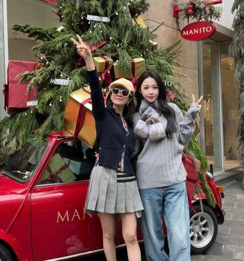 陈妍希晒儿子圣诞照 