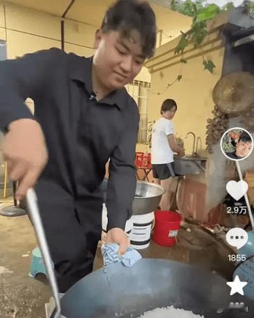 热闹！全红婵家宴请亲朋，哥哥做饭全妹一脸嫌弃，已经搬到果园住
月色正好，家家户户