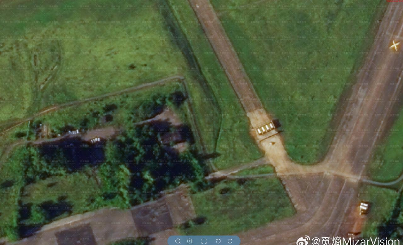 高清卫星捕获Rafael Hernández国际机场MQ-9无人机的地面端设施、
