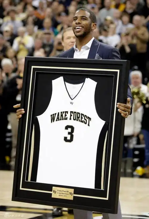 保罗是一个优秀的巨星，他可能被数据高估了，但即使按照数据层面调低半档，他仍然是非