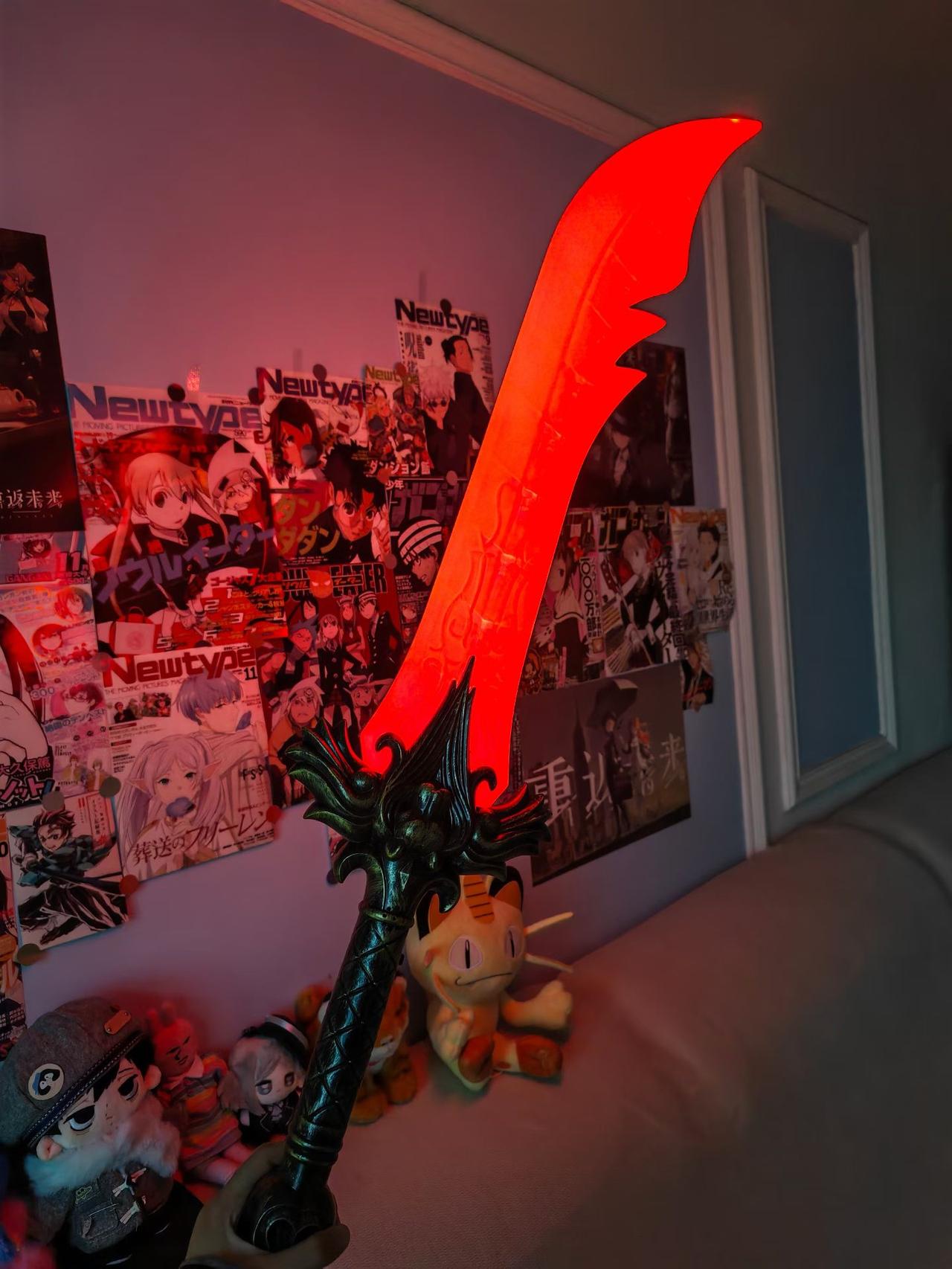 给15岁青春期的女儿买了一把大刀。

我们楼下有个玩具店，门口摆着玩具金箍棒，木