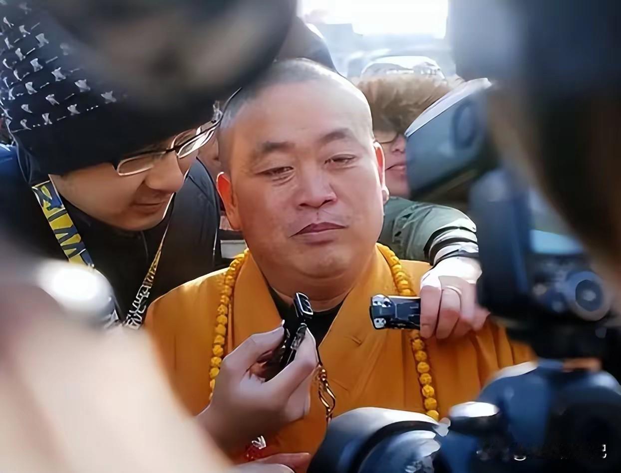 释永信事件让我们在思考一个问题，寺院的钱财，到底应该归寺院方丈还是归寺院所有僧人