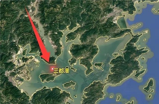 比上海港还深！可停百艘航母的三都澳，为何就是不开发？
福建宁德东南方向，有一片海