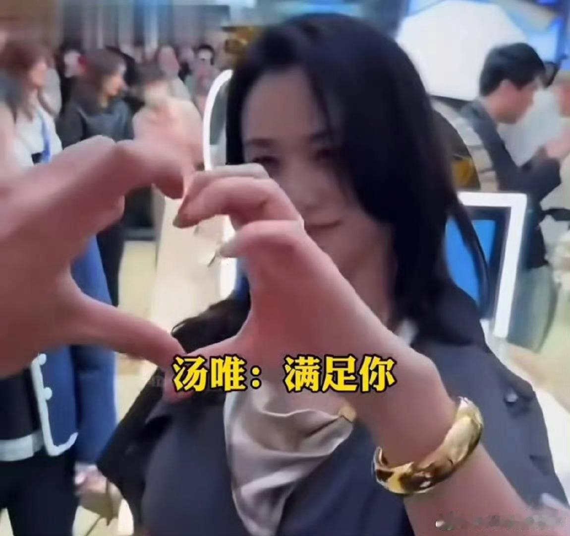 李思潼 你是男生不可以靠这么近还会因人工生产文艺作品便对她们恢复滤镜的哥们，就算