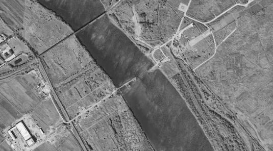 【据《新闻周刊》报道，俄罗斯和朝鲜正在图们江上修建一座近5公里长的桥梁。】卫星图