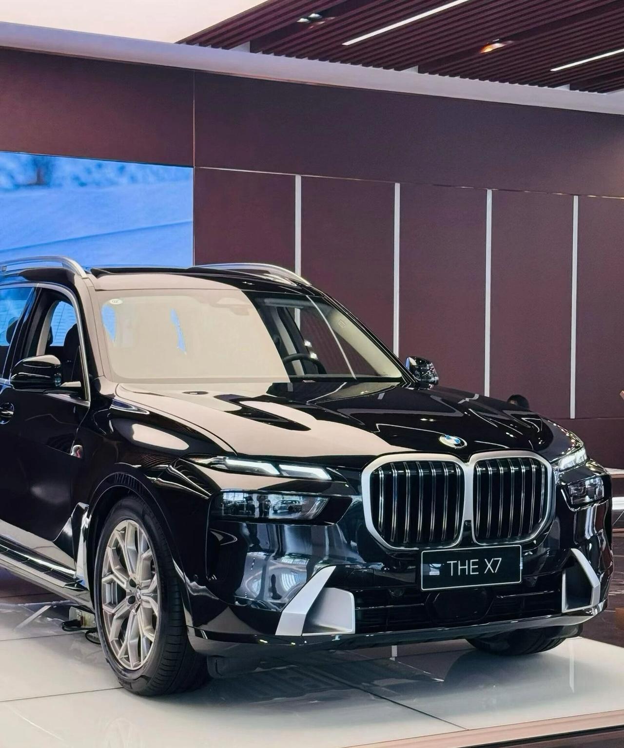 百万级全尺寸豪华SUV标杆！全新BMW X7气场直接拉满✨
标志性发光双肾格栅，