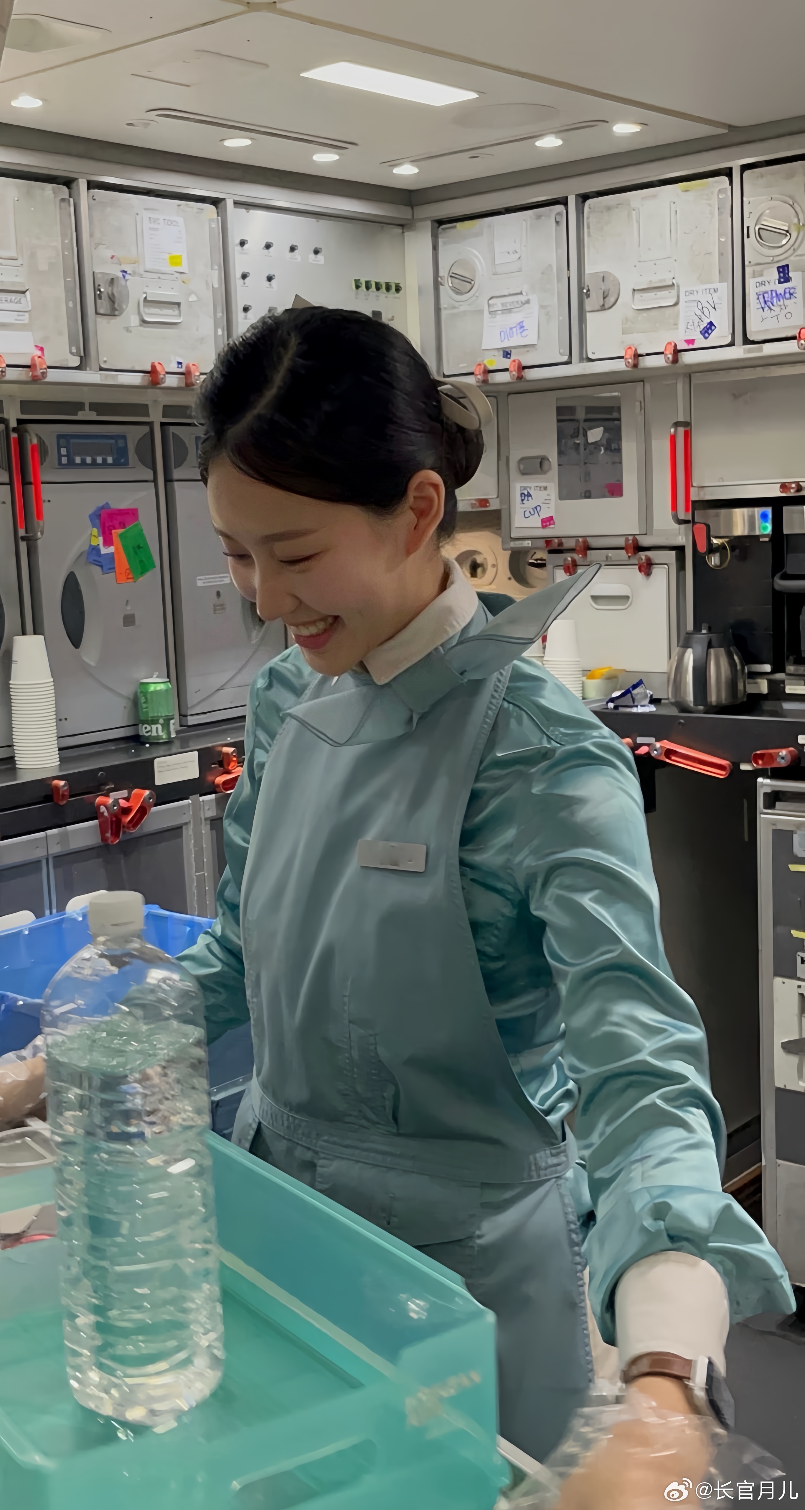 大韩空姐的飞行记录。 