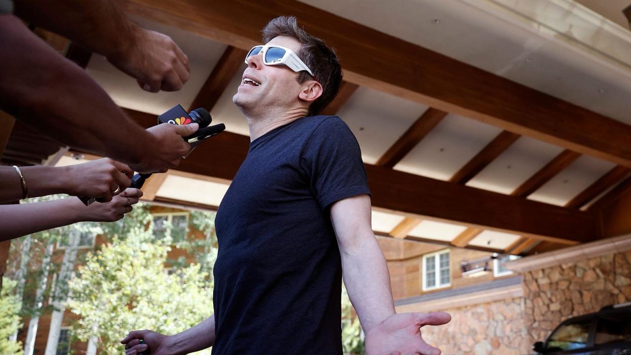 麻省理工的研究人员，用数学证明了一个细思极恐的真相：
ChatGPT的“讨好型人