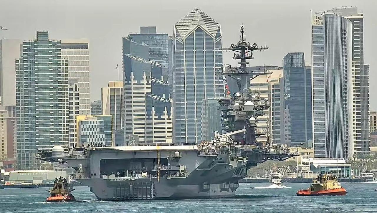“西奥多·罗斯福”号航空母舰（CVN 71），尼米兹级航母，于 2026 年 6