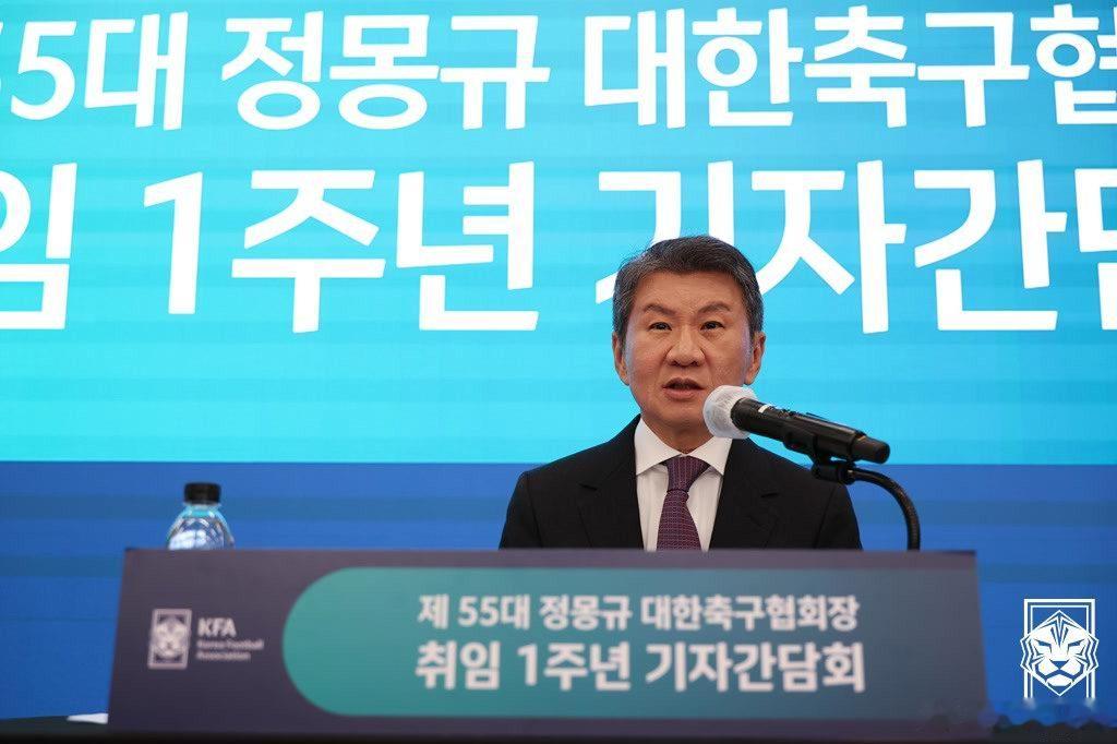 抽出一点时间说一下最近韩国足球最热门的话题，那就是足协掌门人郑梦奎的辞职！在韩国