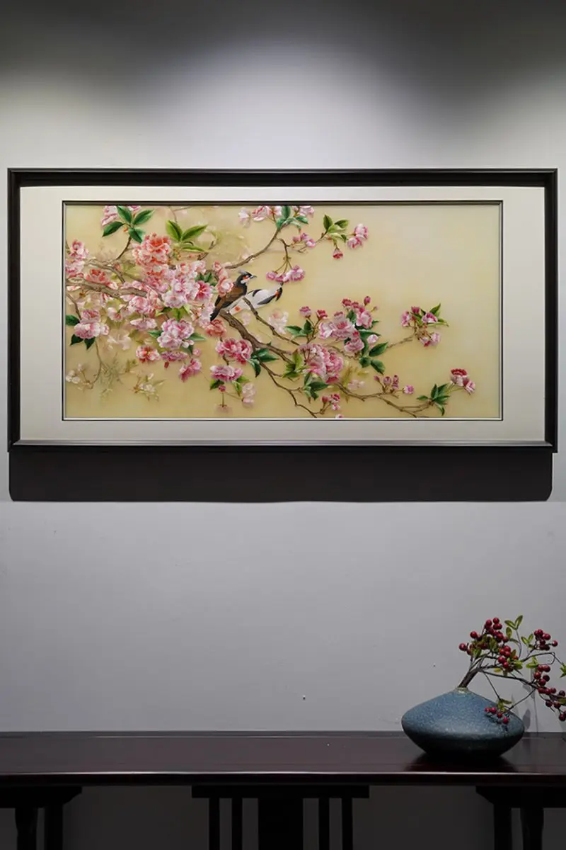 柔丝绣繁花栖双禽，花开锦绣良缘美满 暖底藏春，疏枝绽粉，双鸟栖梢，脉脉...