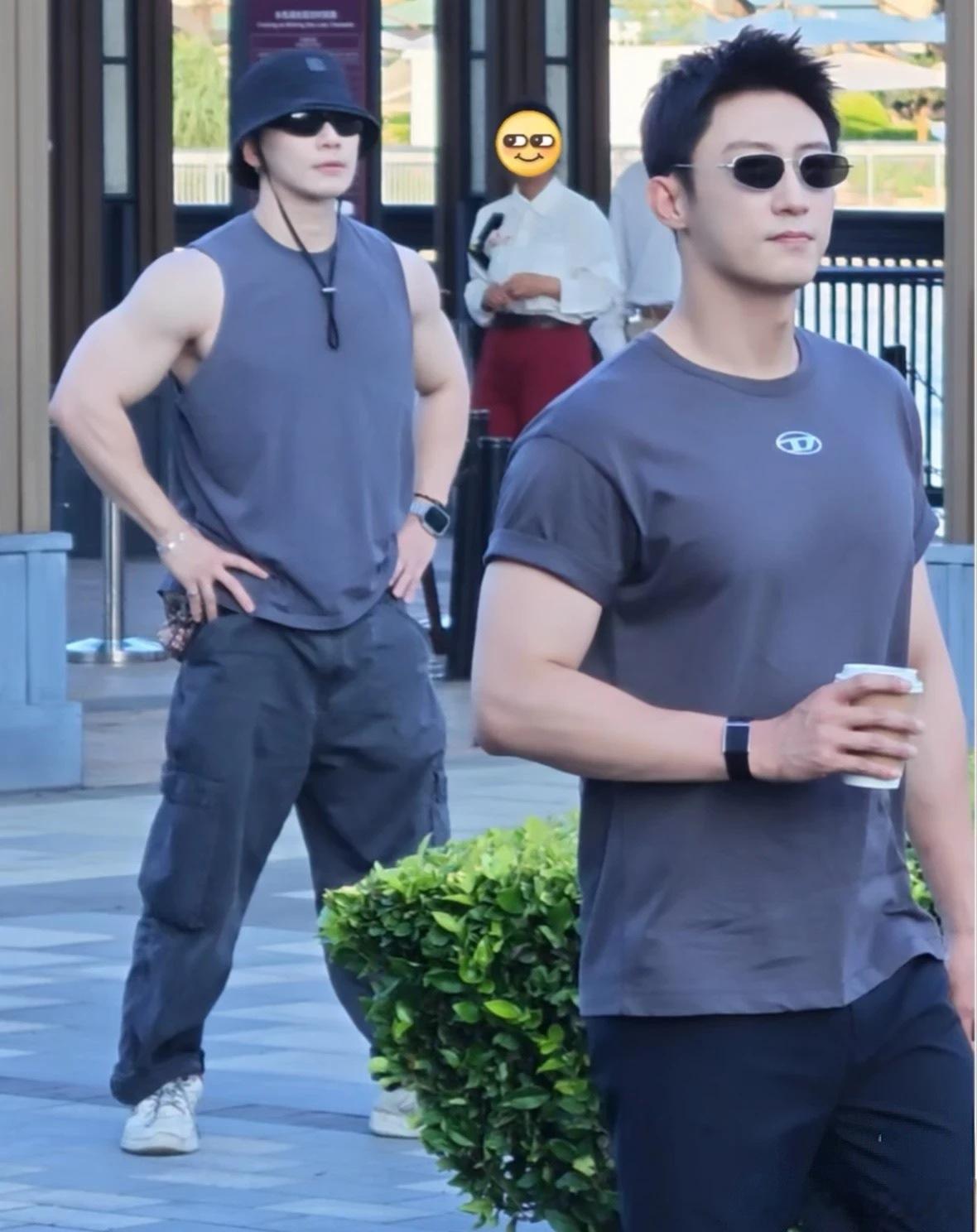 和黄景瑜在一起的这个男的是谁啊？ 