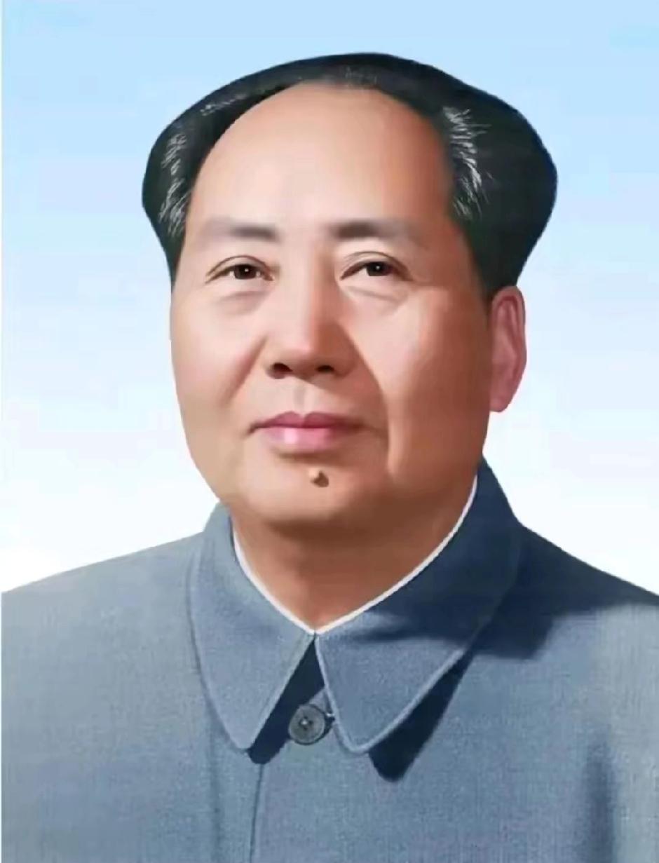 今天逛市场，看到有卖毛主席像的，我本想选一幅挂在客厅，可仔细一看画面模糊不清，心