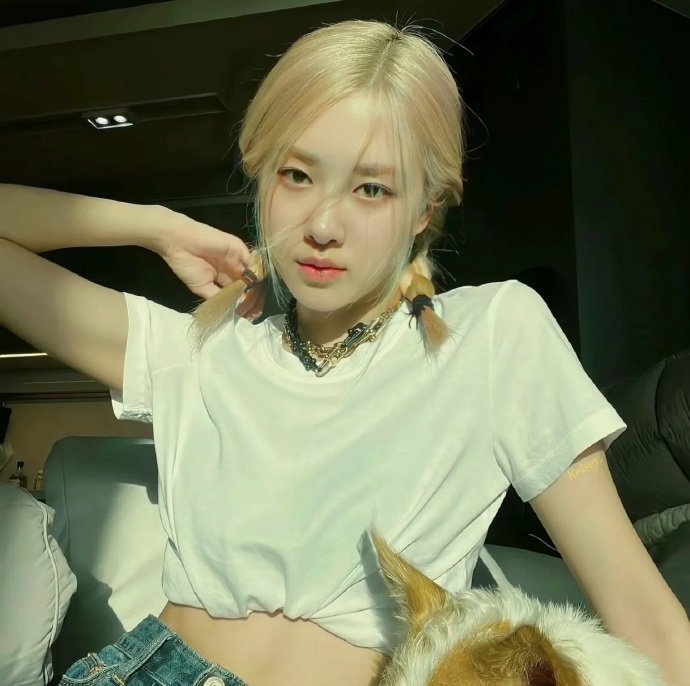 rosé 朴彩英头像来啦 肉肉好靓 