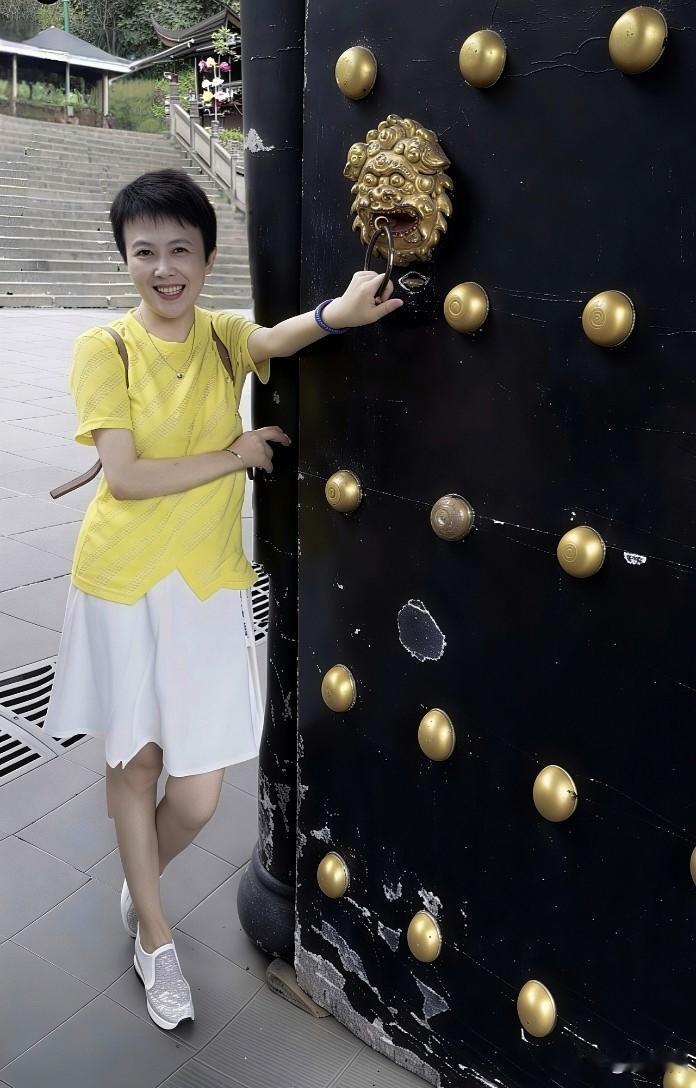 都江堰的水声，到现在还在梦里响。