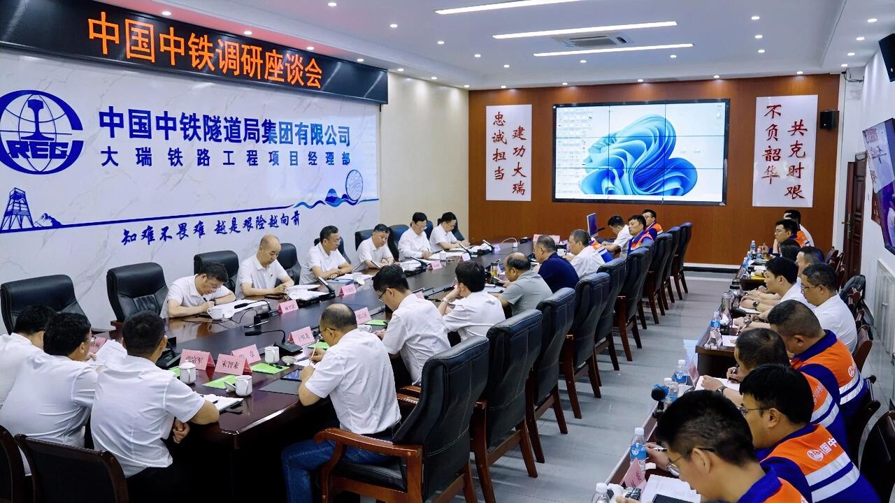 7月10日，中国中铁党委书记、董事长陈文健到基层党建联系点中铁隧道局大瑞铁路项目