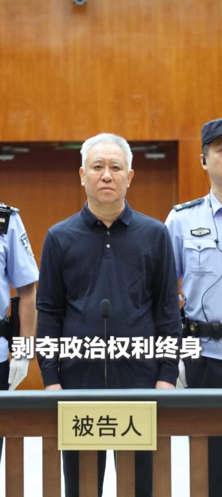 从首富到无期徒刑，你怎么看许家印滿汉全席一桌，许家印吃不了，喝了一碗汤，买了一局