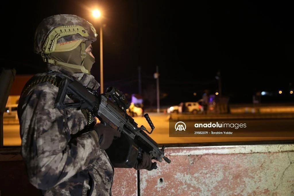 土耳其特警与轻机枪