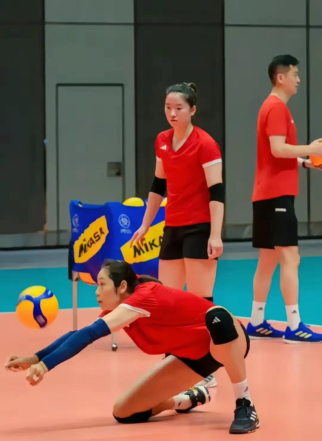 中国女排巴黎奥运成绩上限取决于朱婷和张常宁，而不是李盈莹。

可以这么说，如今的