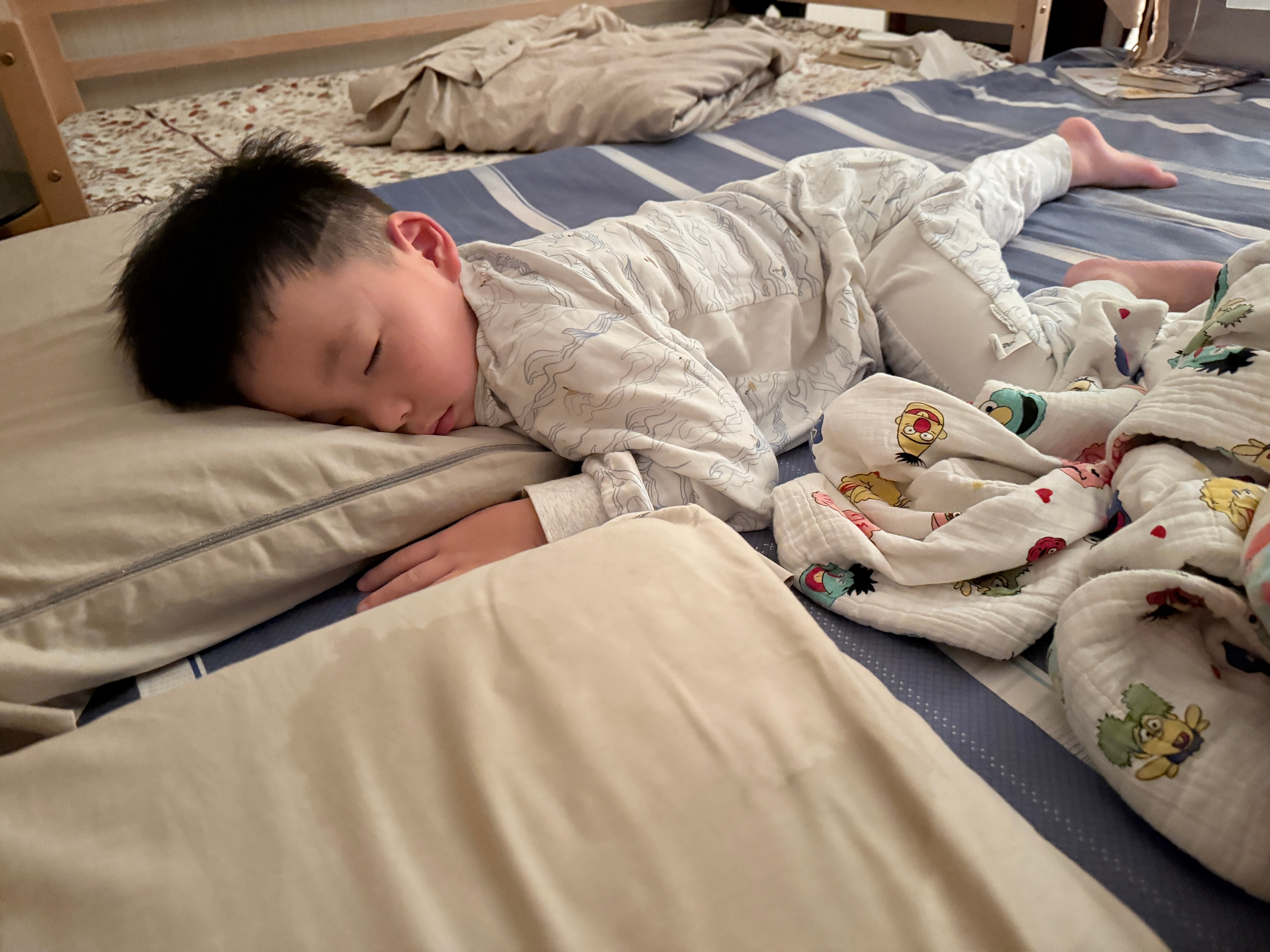 大晚上被挨批 整郁闷了 一晚上都在想这事 ​​​