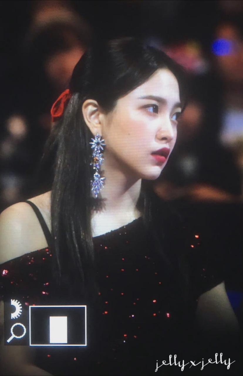 【金艺琳】好权威的一张脸 表演耳环消失术 