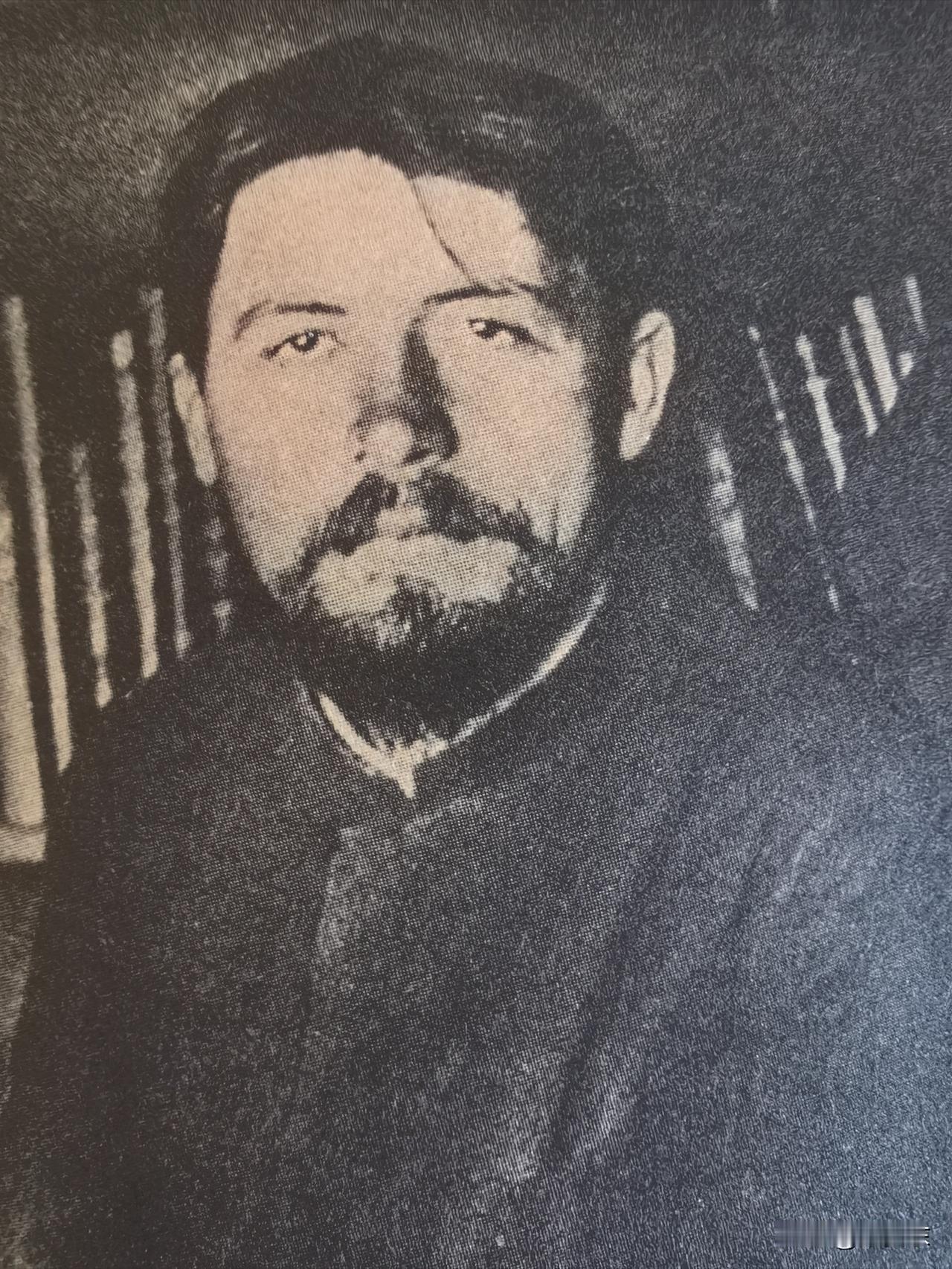 契诃夫自述

1892年契诃夫32岁，《北方》杂志的主编弗拉基米尔．迪诃诺夫想推