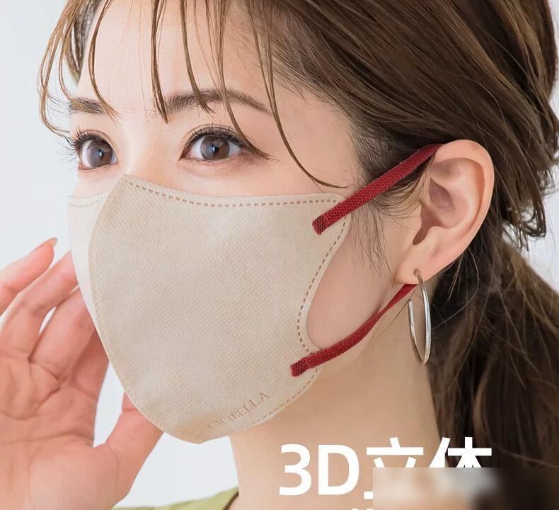 五千多万网友为了一个浅色口罩，硬生生把厂家的设计图纸喷成了废纸。
 
你仔细看新