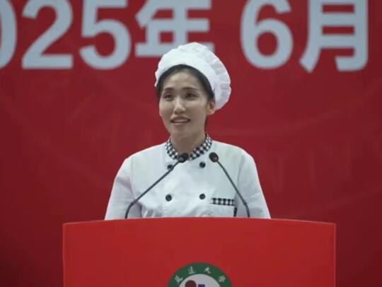 一个普通的毕业典礼，为什么一夜走红网络？