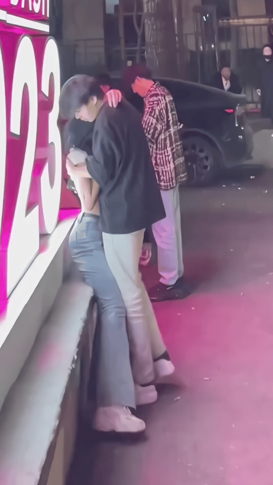 站都站不稳了 