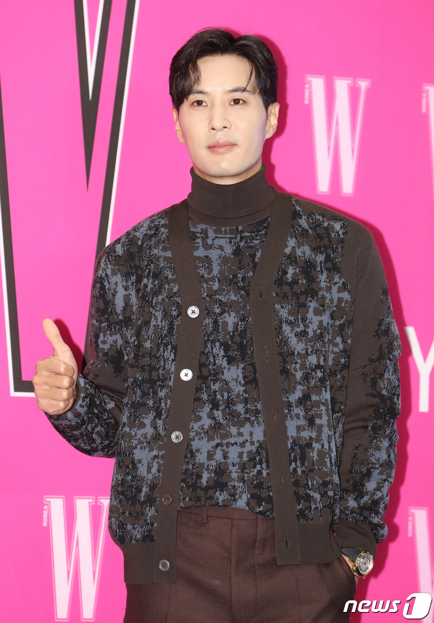 金知硕 有望出演JTBC新剧恋爱的再发现 ，合作金素妍 。 该剧讲述拥有合租房的