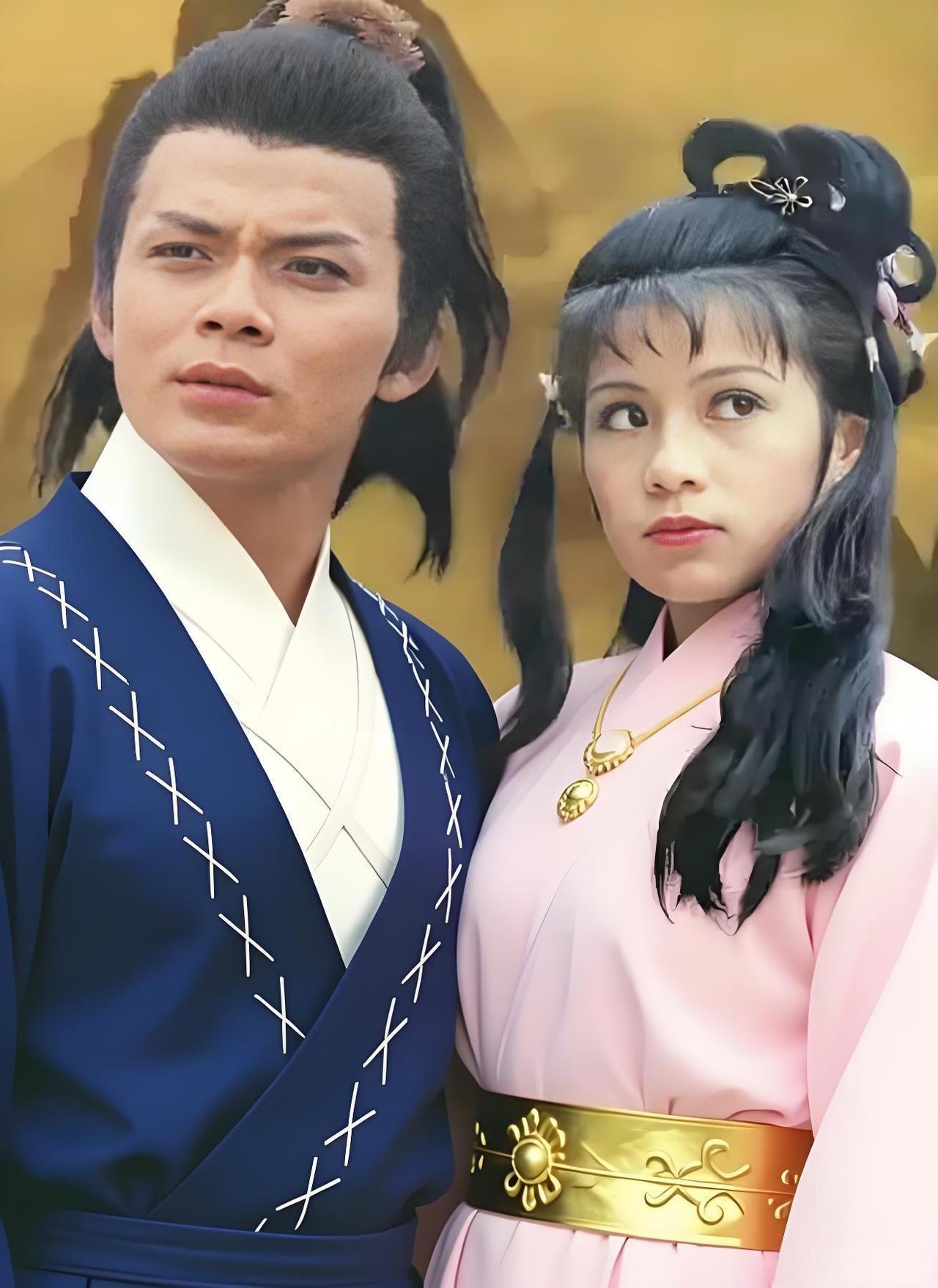 别以为是郭靖配不上黄蓉，恰恰相反，是黄蓉高攀了郭靖！
表面看黄蓉聪明漂亮，父亲是