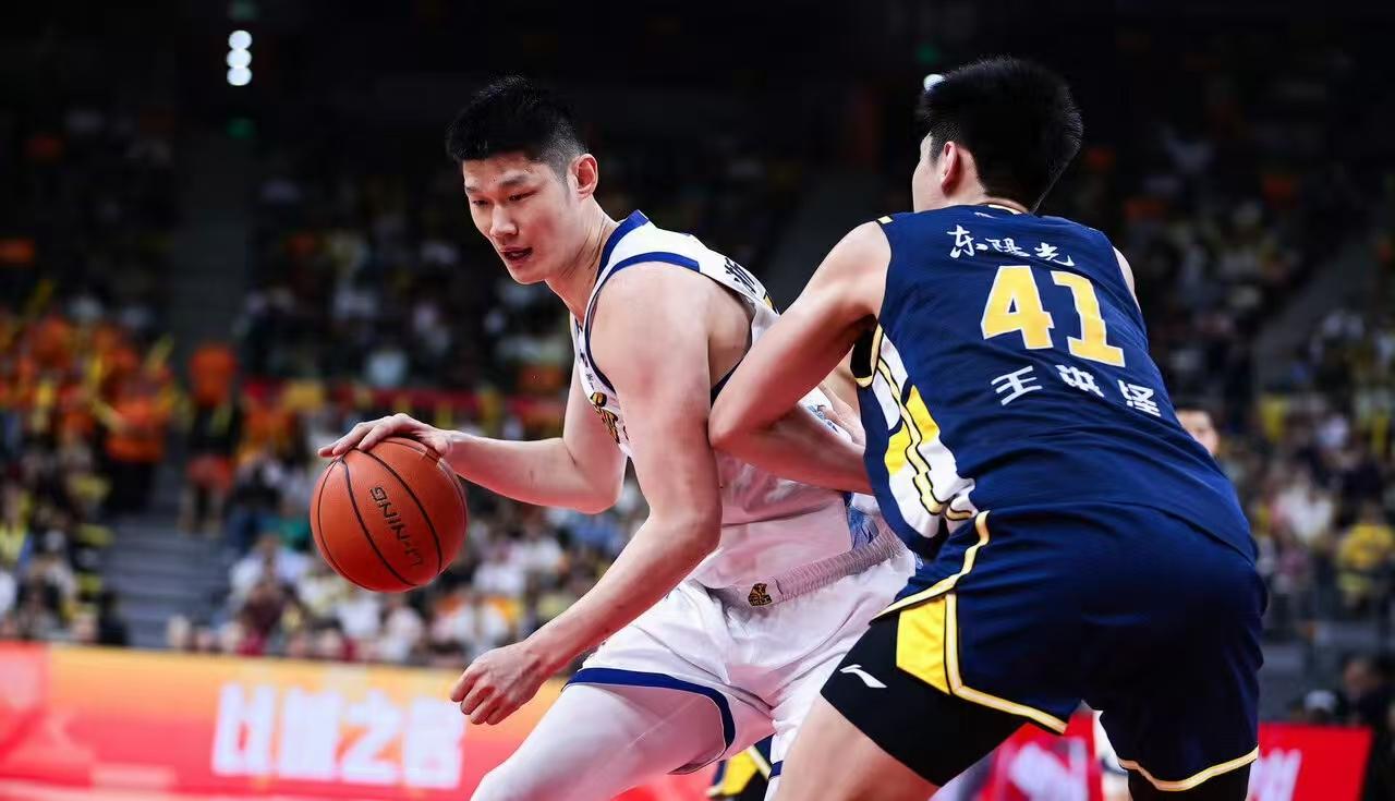 裁判又唱主角，广东拒绝被逆转，内线依旧被爆，不过外线投射给力

广东队拿下一场关